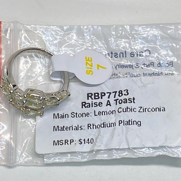 Bomb Party Ring - Picture 2 of 2